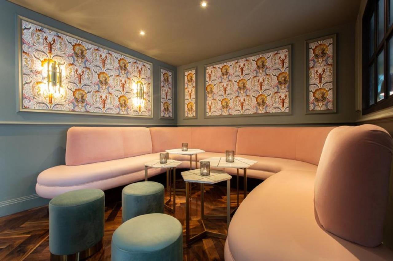 The Savoy Hotel Limerick Ngoại thất bức ảnh The interior of the bar