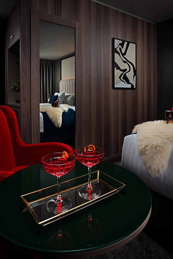 The Savoy Hotel Limerick Ngoại thất bức ảnh A room at the hotel