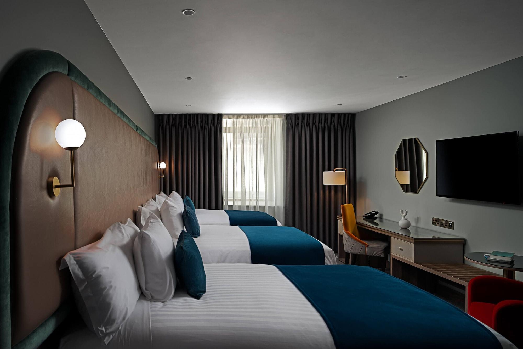 The Savoy Hotel Limerick Ngoại thất bức ảnh A room at the hotel