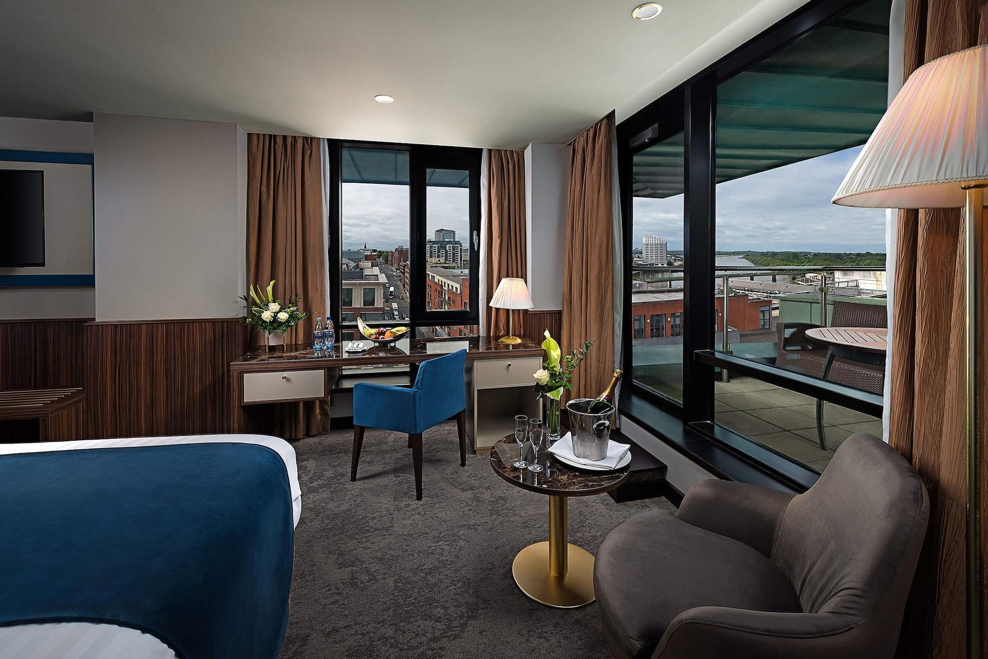 The Savoy Hotel Limerick Ngoại thất bức ảnh A room at the hotel