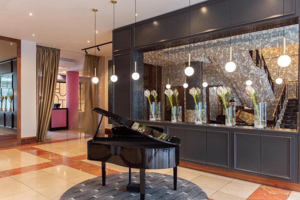 The Savoy Hotel Limerick Ngoại thất bức ảnh The piano in the lobby