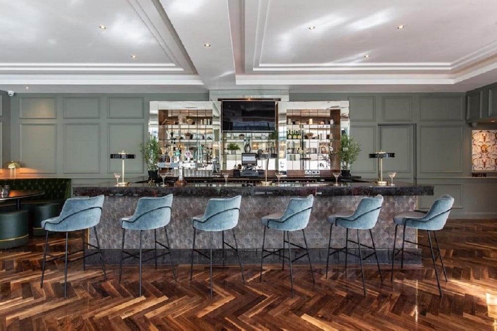 The Savoy Hotel Limerick Ngoại thất bức ảnh The bar at the 1907