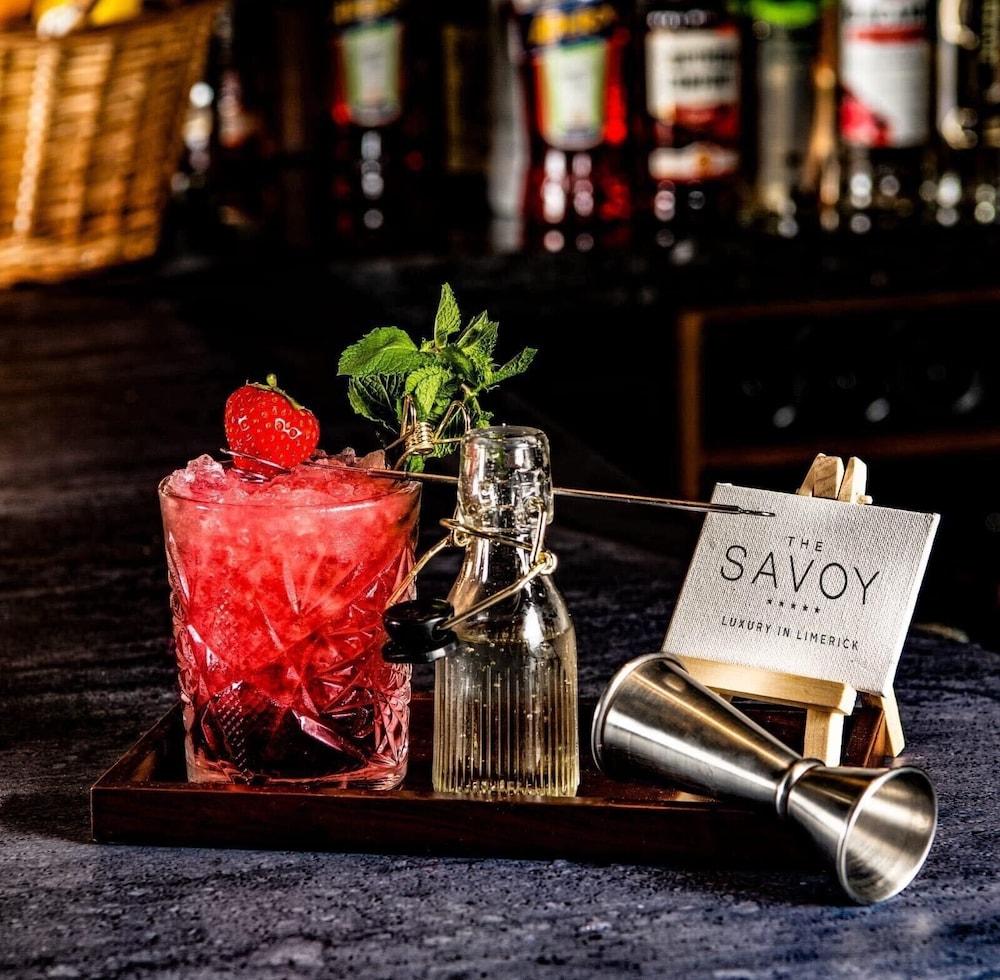 The Savoy Hotel Limerick Ngoại thất bức ảnh A cocktail at The Savoy