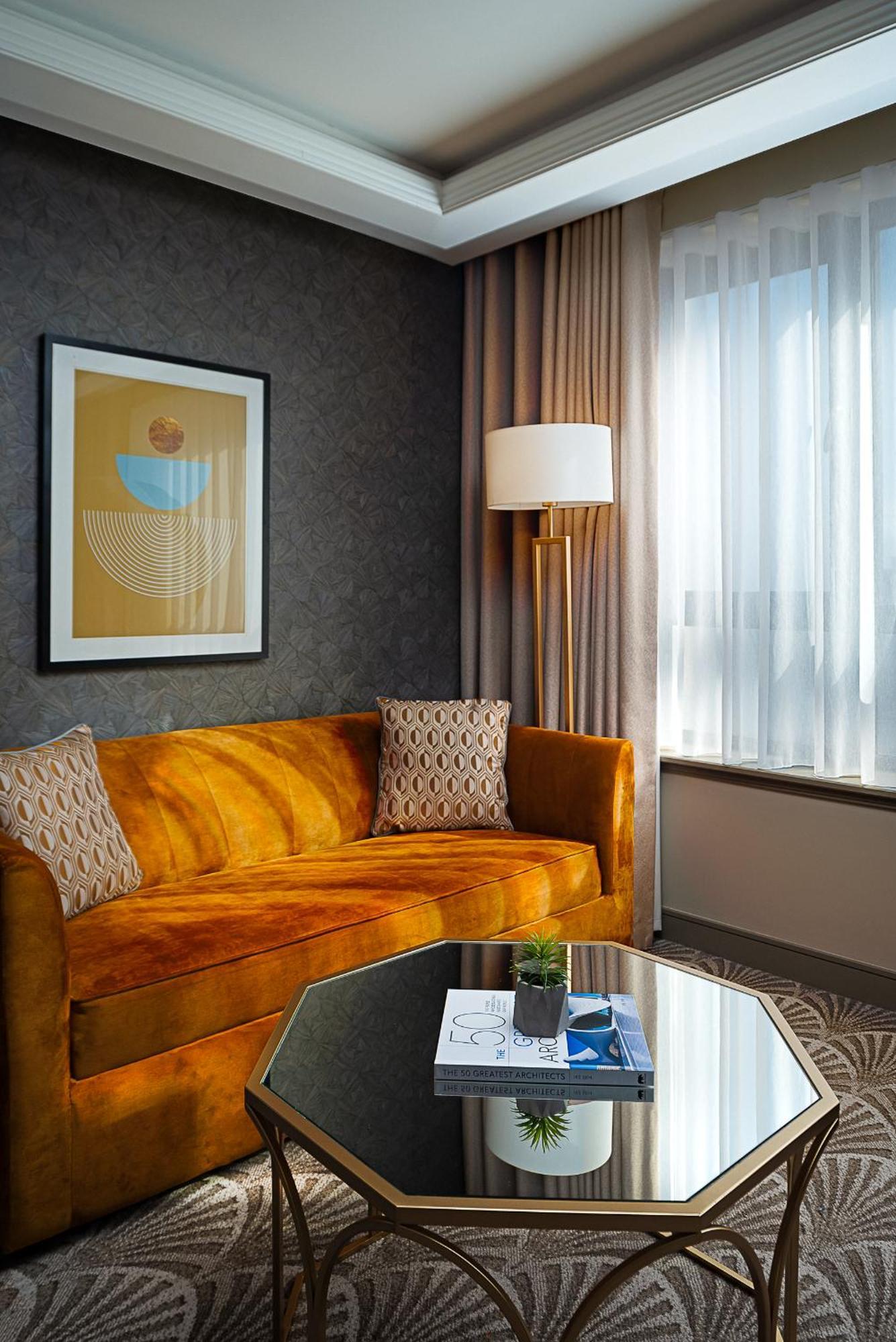 The Savoy Hotel Limerick Ngoại thất bức ảnh A living room at the hotel