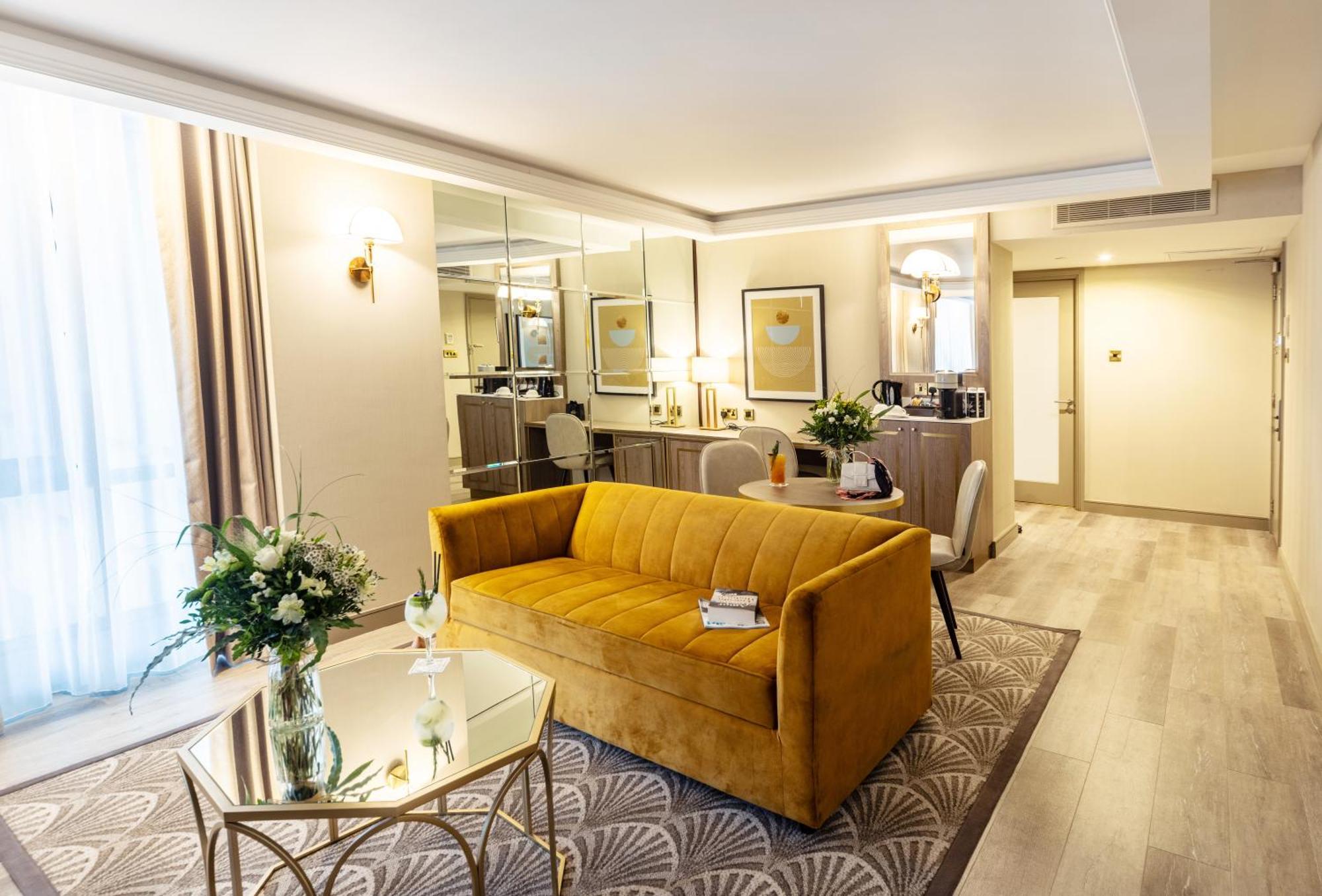 The Savoy Hotel Limerick Ngoại thất bức ảnh Suite at the Hilton London West End