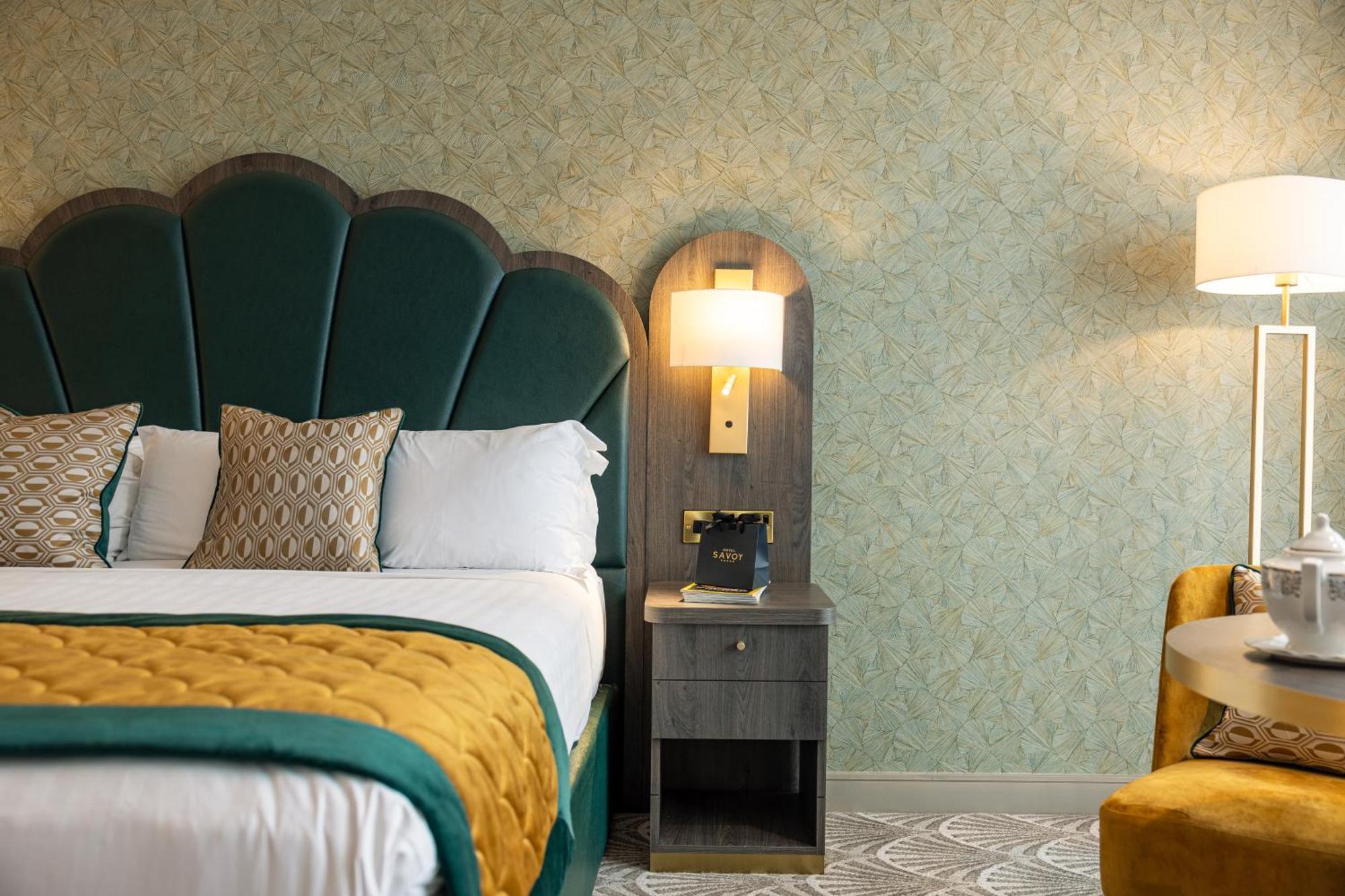 The Savoy Hotel Limerick Ngoại thất bức ảnh A bedroom at the hotel