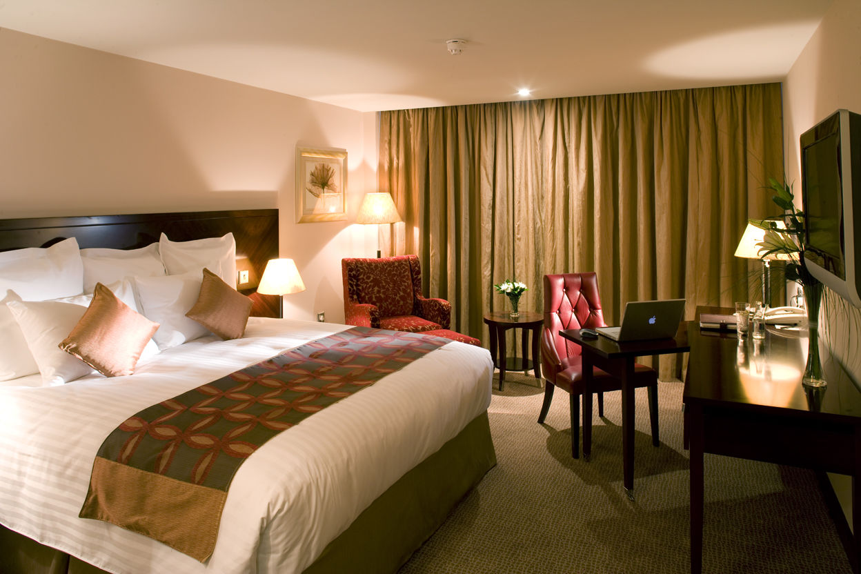 The Savoy Hotel Limerick Ngoại thất bức ảnh A room at the hotel